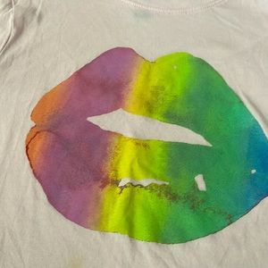 Forever 21 T-shirt size small kiss lips